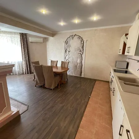 3-room Apartment, 6 Guests, Arcadia, Ocean * Odessa